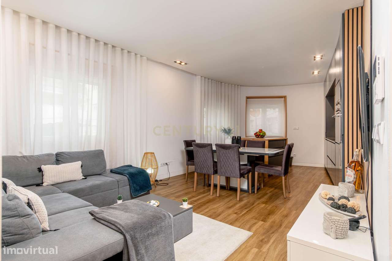 Apartamento Renovado com Terraço na Pontinha-18