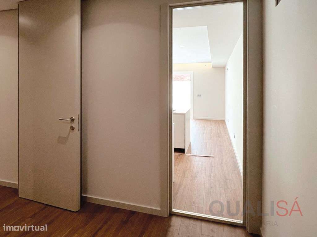 Apartamento T4 novo com logradouro e garagem em S. Vicente no centr...-13