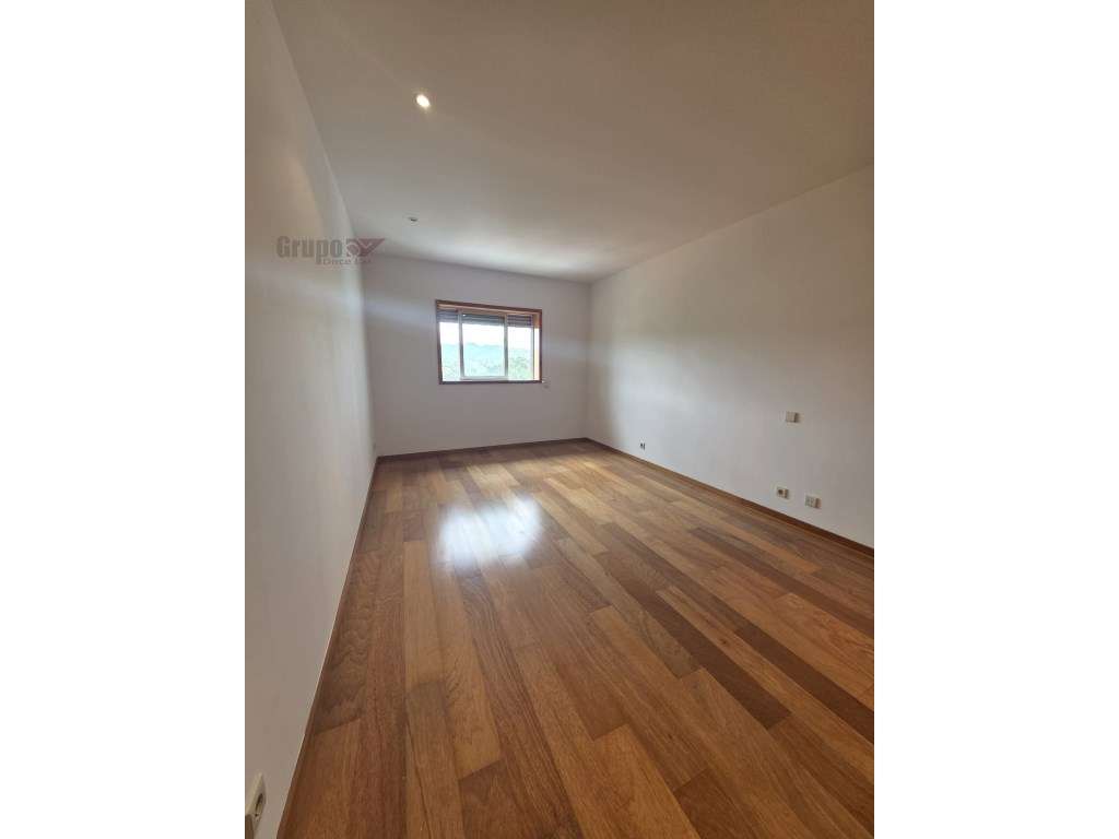 Moderno Apart. T2 com Garagem Box, Varanda Panorâmica e Lareira em ...-14