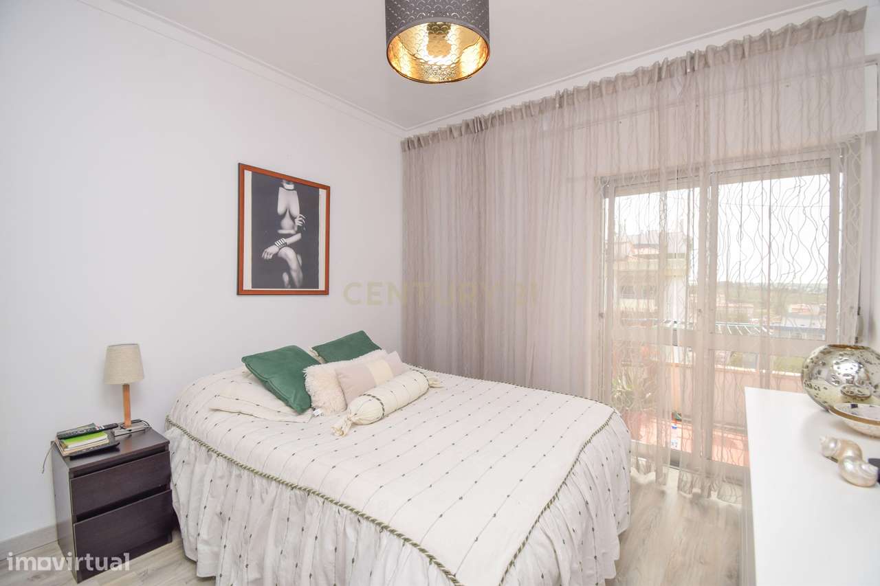 T3 Luminoso na Rinchoa (Rio de Mouro) | Varandas a Sul | Excelente Loc-11