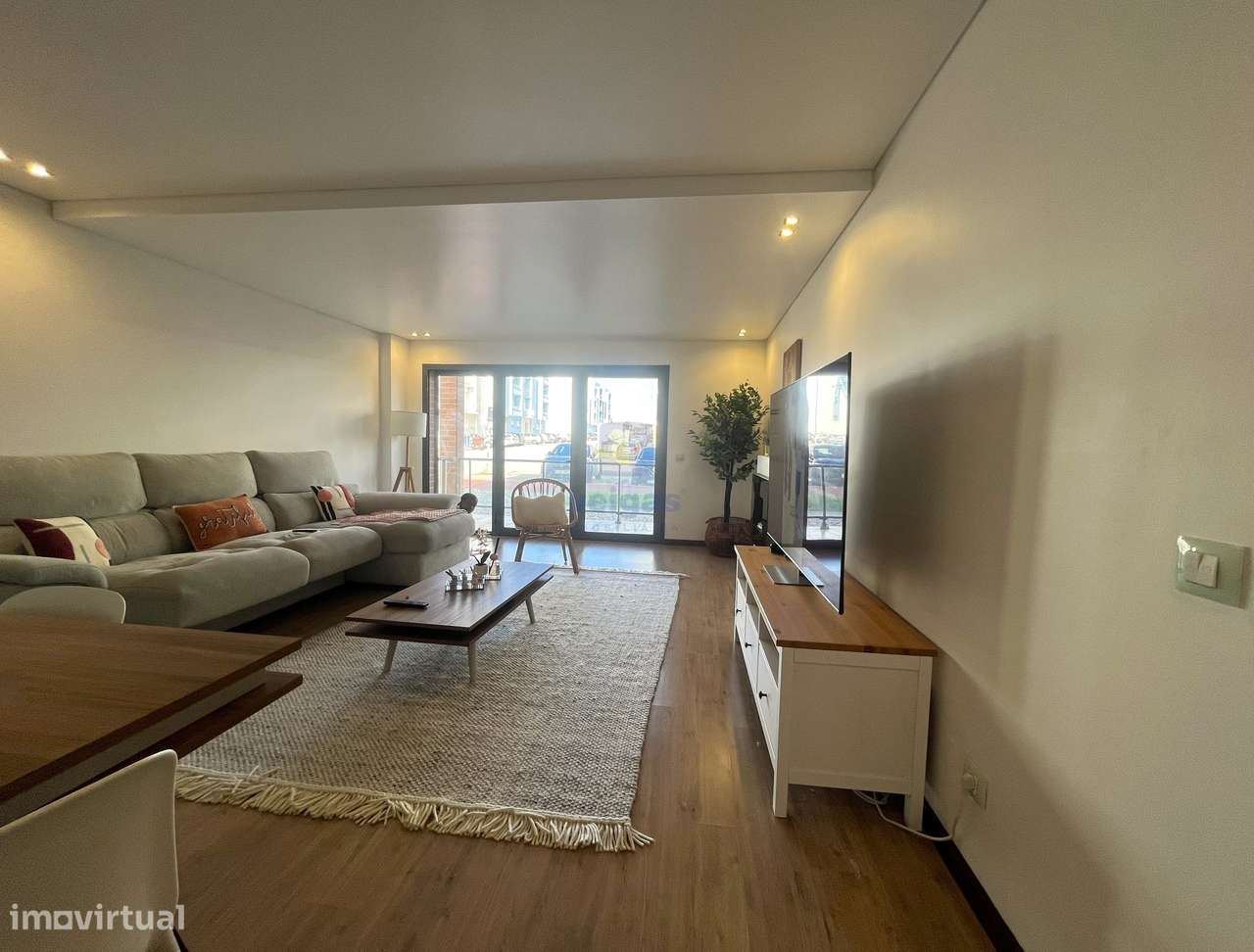 Excelente apartamento, para arrendamento com 3 quartos ampla sala e 2 - Grande imagem: 4/47