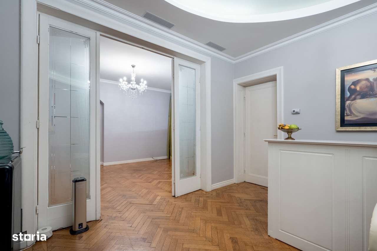 Apartament elegant cu 3 camere in vila  si acces la gradina, in Doroba-11