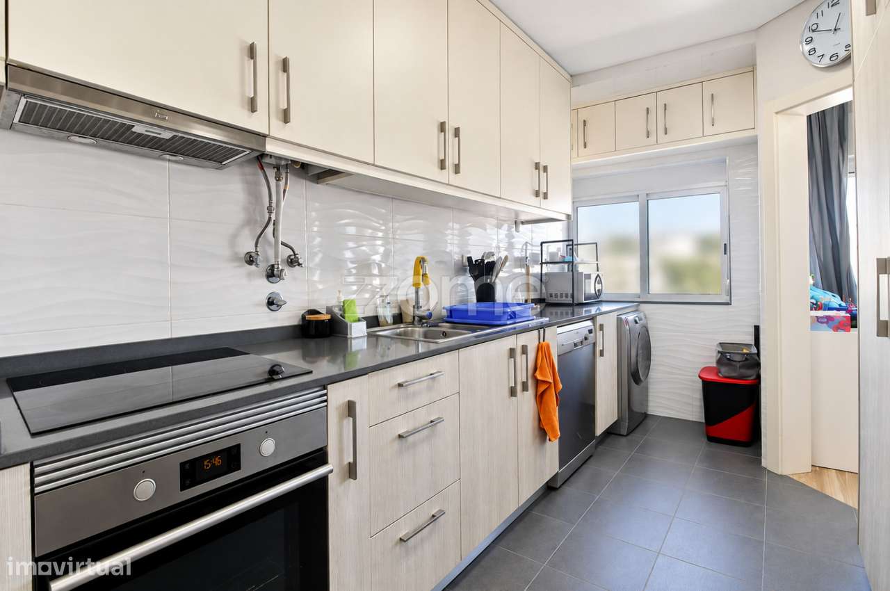 Apartamento T2 Remodelado com Excelente Luminosidade | Marvila, Lisboa-10