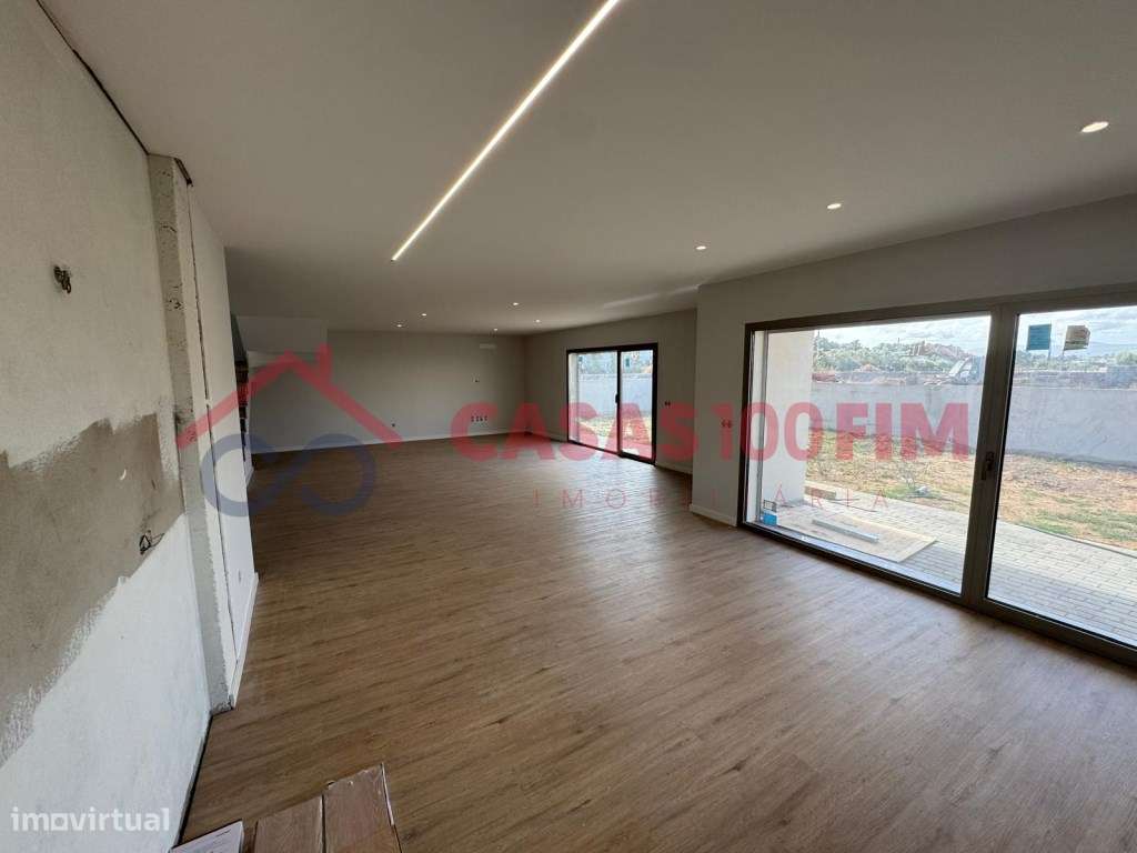 Moradias V3+1 de arquitetura moderna em construção na Jardoeira, Ba...-21