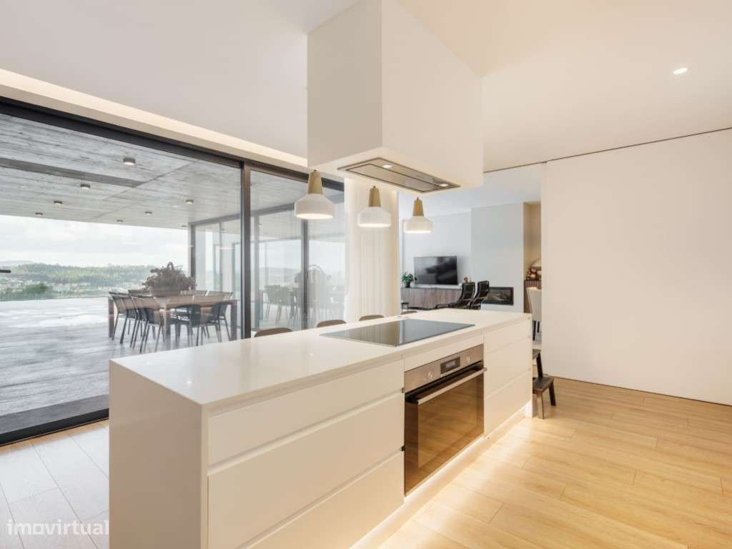 Moradia térrea V4+1 com piscina, ginásio e vistas panorâmicas sobre...-23