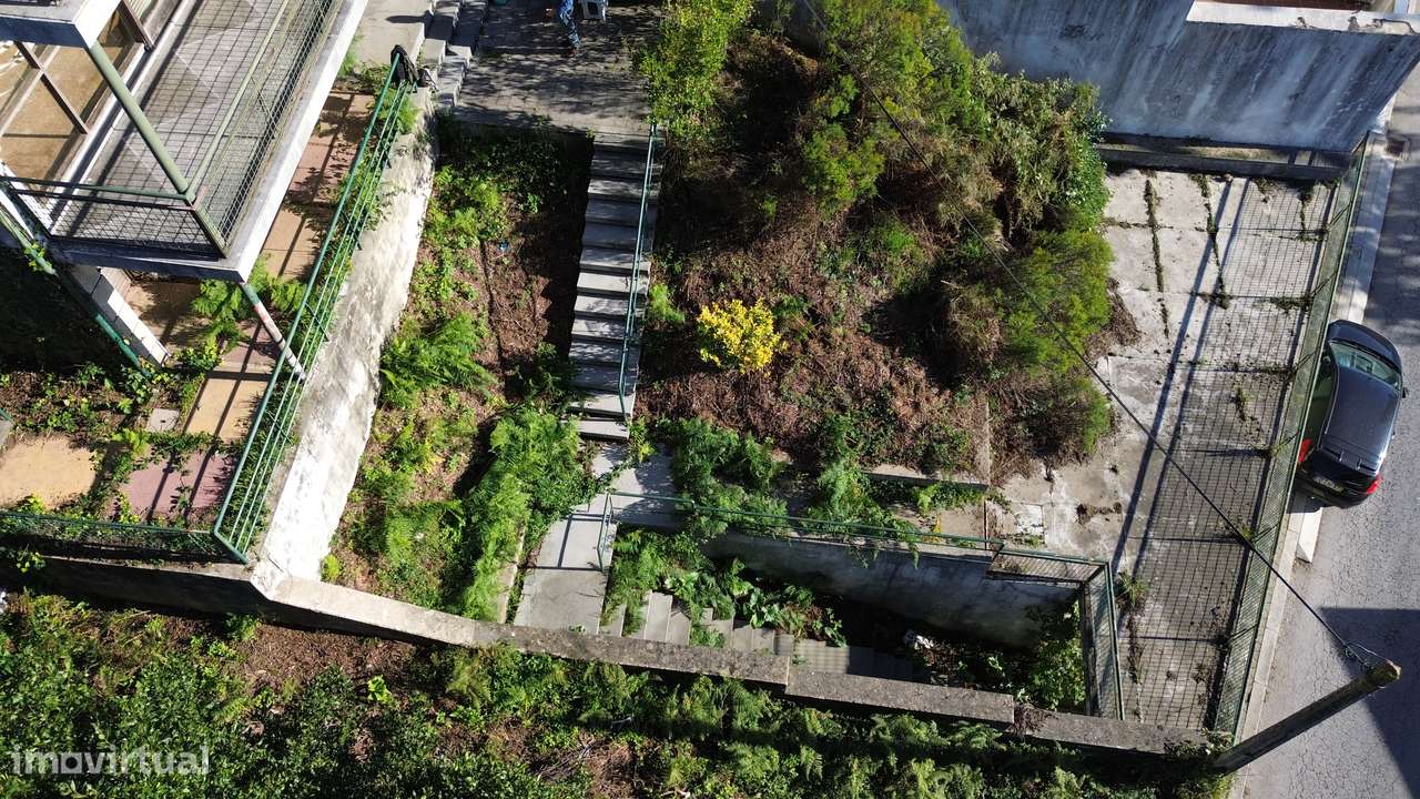 Moradia T3 com garagem e jardim no centro de Vila Nova de Gaia - Grande imagem: 3/8