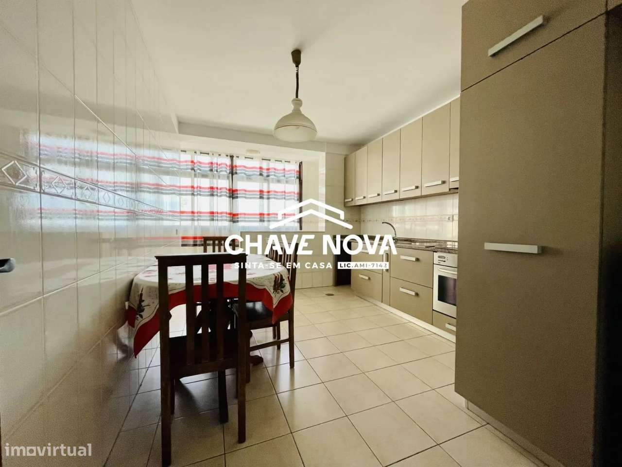 Apartamento T3 com terraço junto à EN1 em Santa Maria da Feira - Grande imagem: 4/17