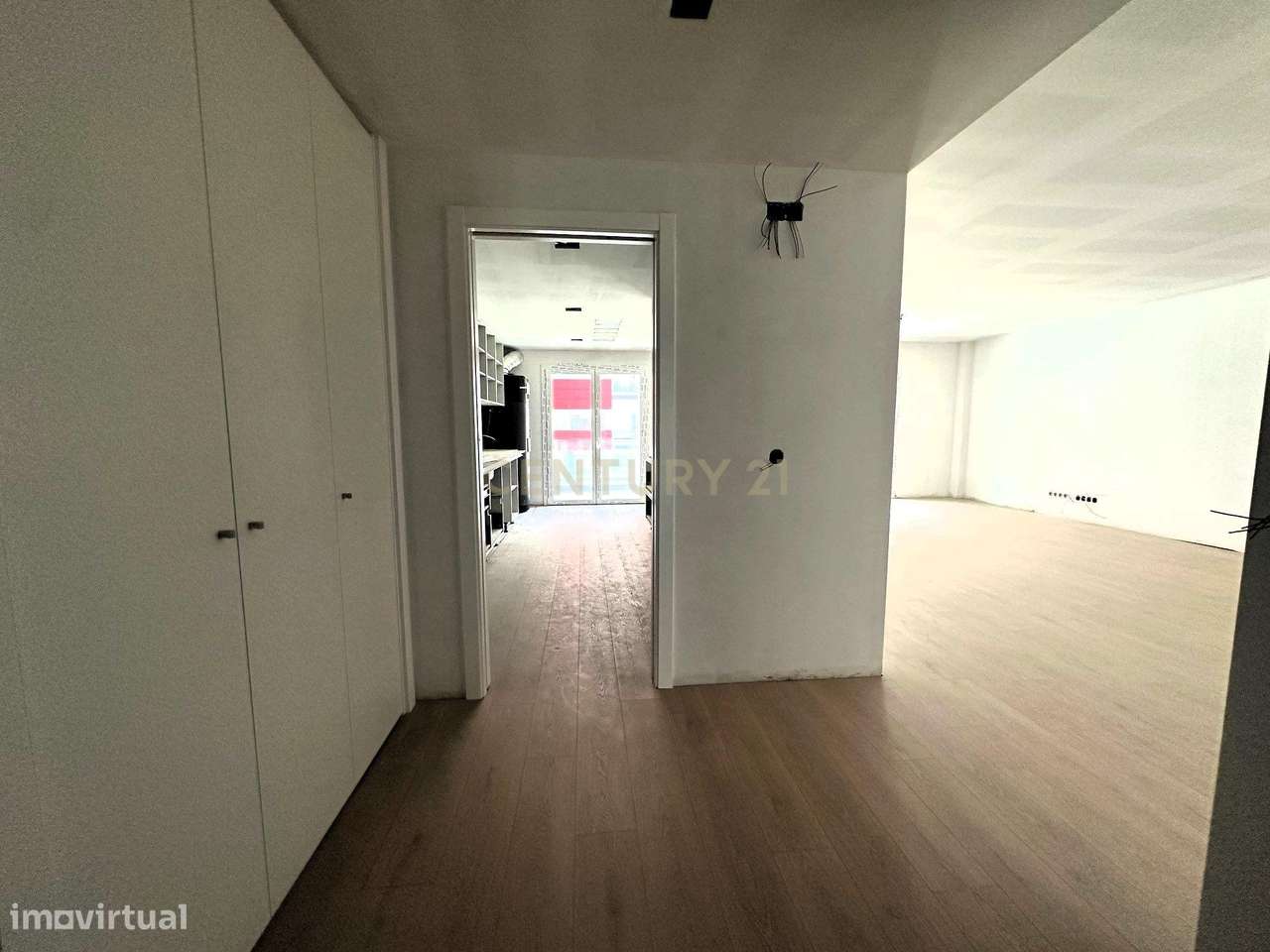 Apartamento Luxuoso T3 em Oeiras com Garagem e Varandas - Grande imagem: 5/18