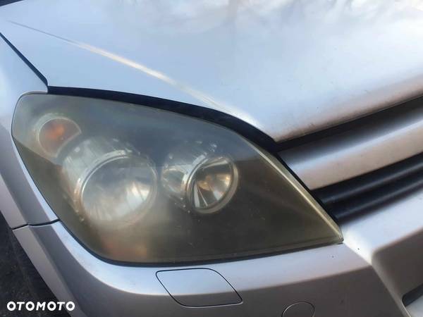 Opel Astra III H Lampa przednia prawa. - 1