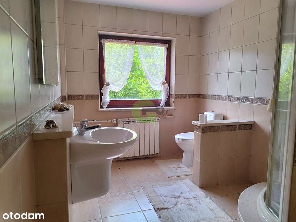 Dom w Kłomnicach z dużym potencjałem!-12