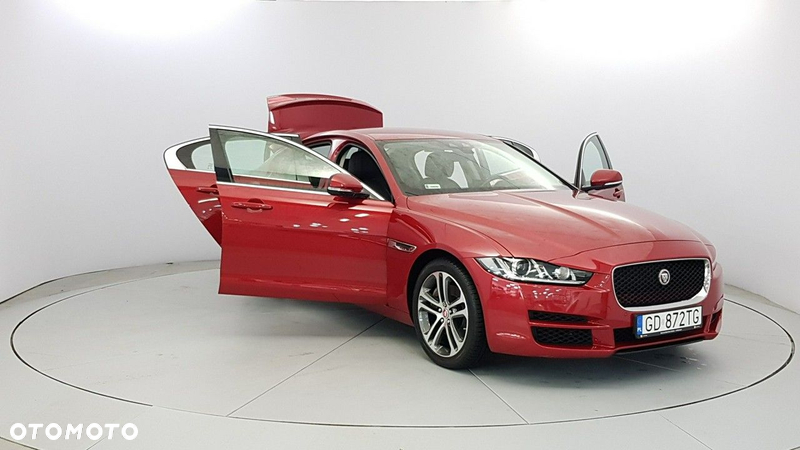 Jaguar XE 2.0 T Prestige - 9