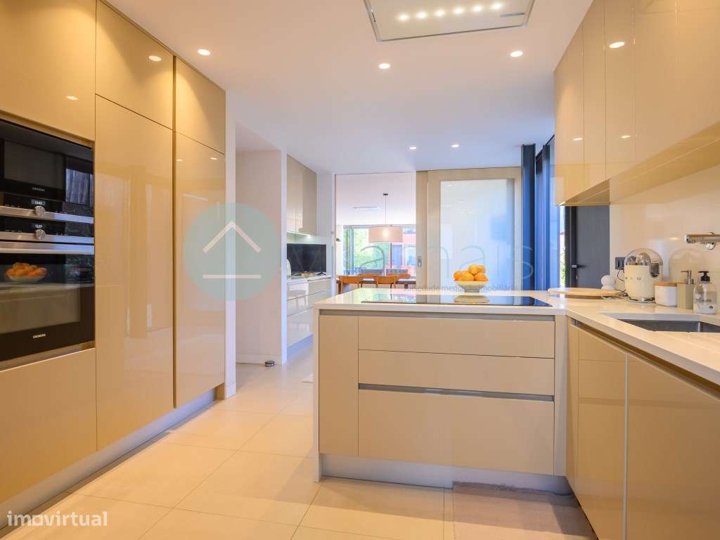 Excelente Moradia V4 com Piscina-13