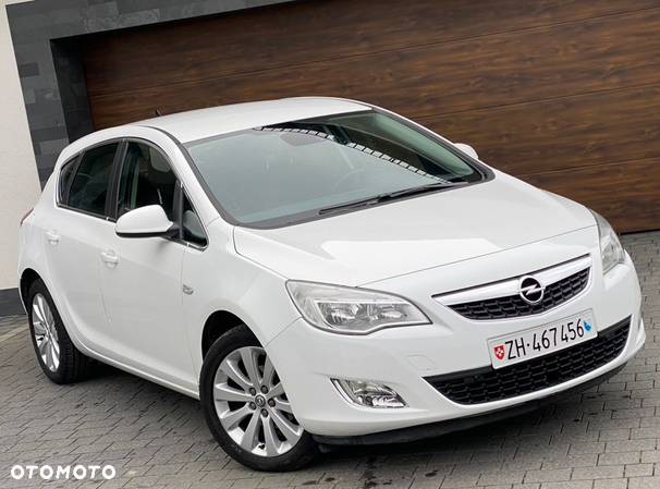 Opel Astra 1.4 Turbo Cosmo - 4