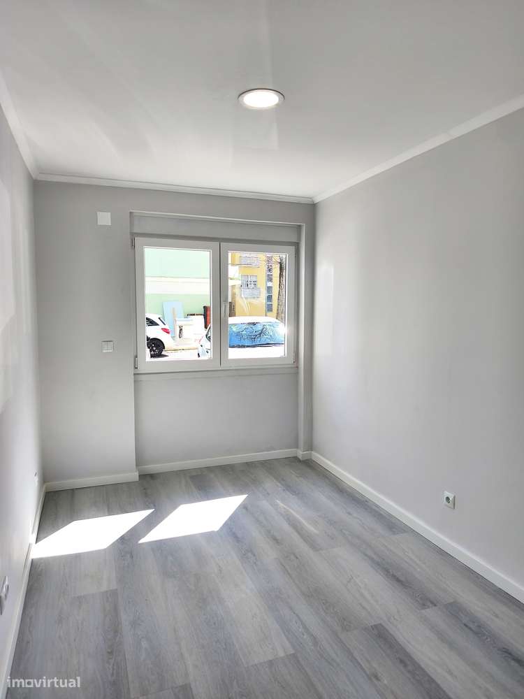 T2 Em Benfica, Totalmente Remodelado, Como Novo, Cozinha Equipada-6