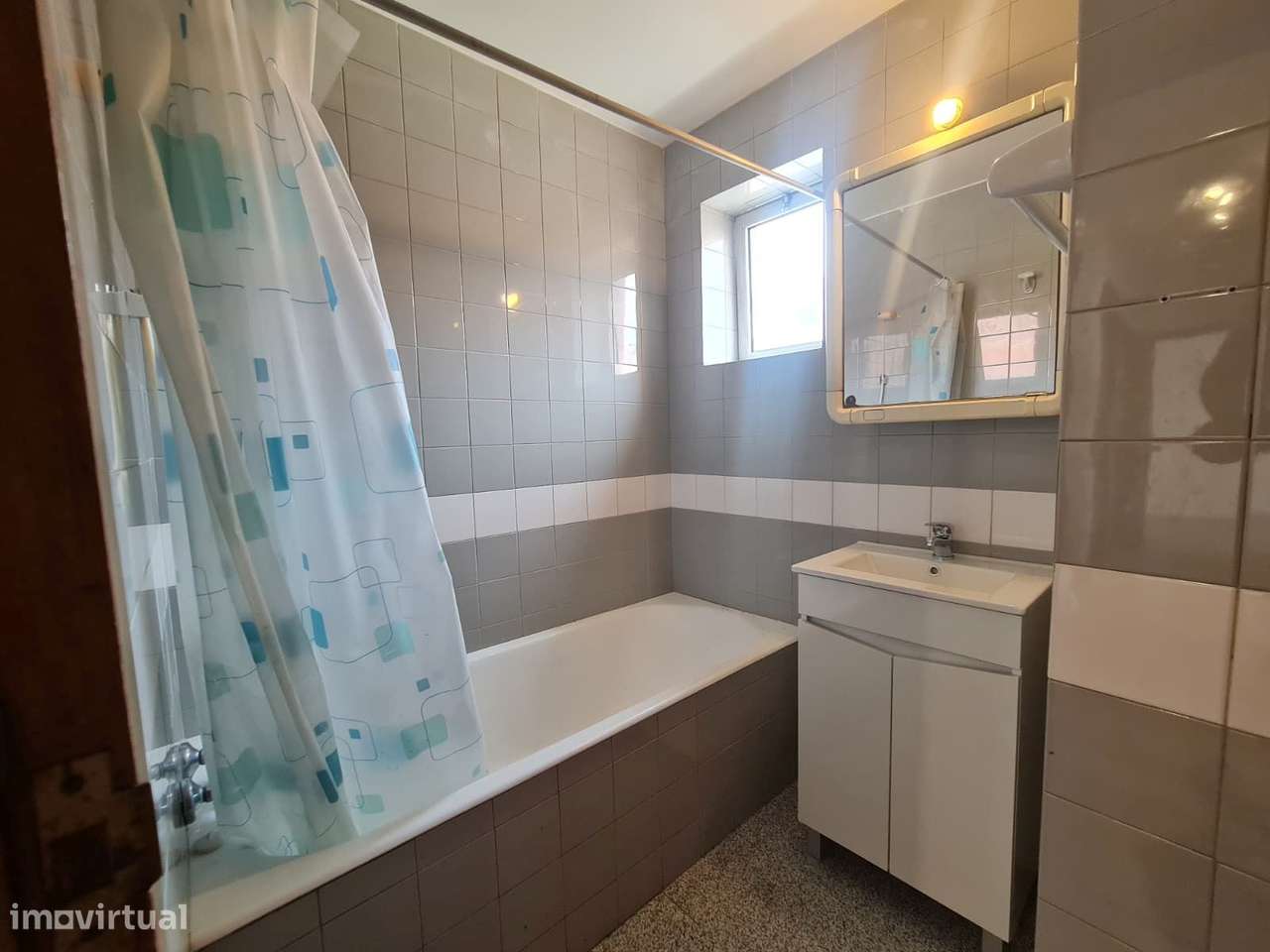 Apartamento T4 com suite e garagem  – em frente ao Metro Pedro Hispano-5