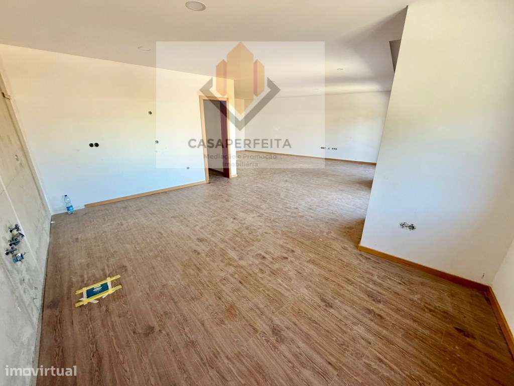 Apartamento T3 NOVO de 2 Frentes com 156m2, Varanda e 2 Lugares de ...-4