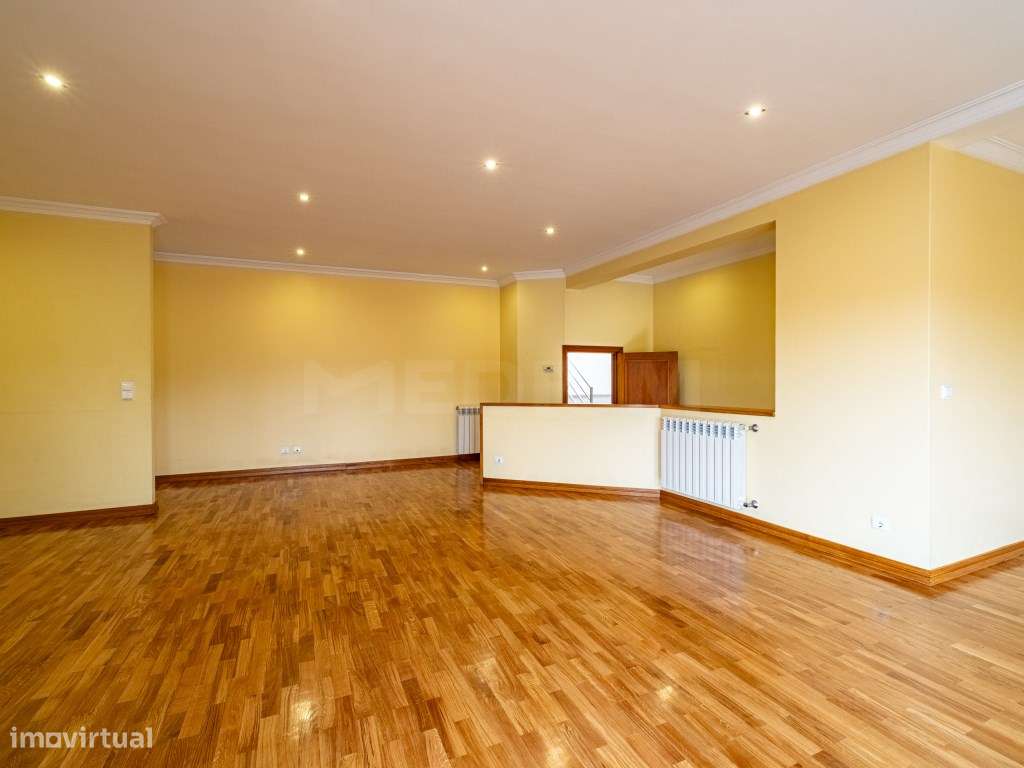 Andar de Moradia T3 - em Nogueira e Silva Escura - Grande imagem: 4/34