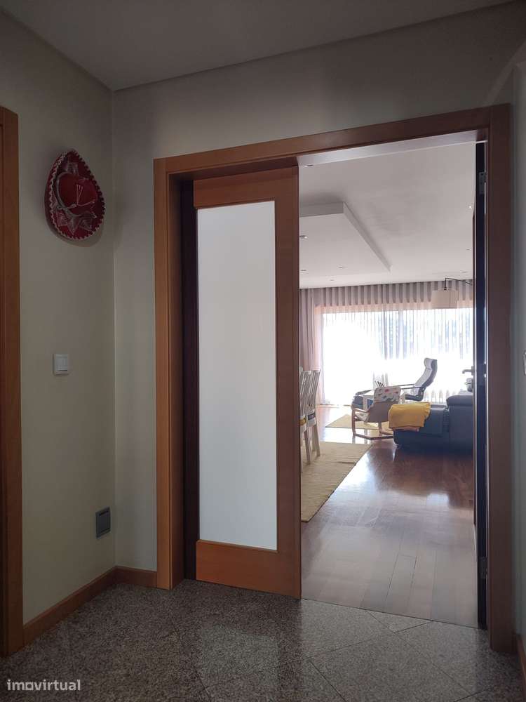 Moradia T4 (2 suites),cond. fechado, piscina, campo de jogos e ginásio-13