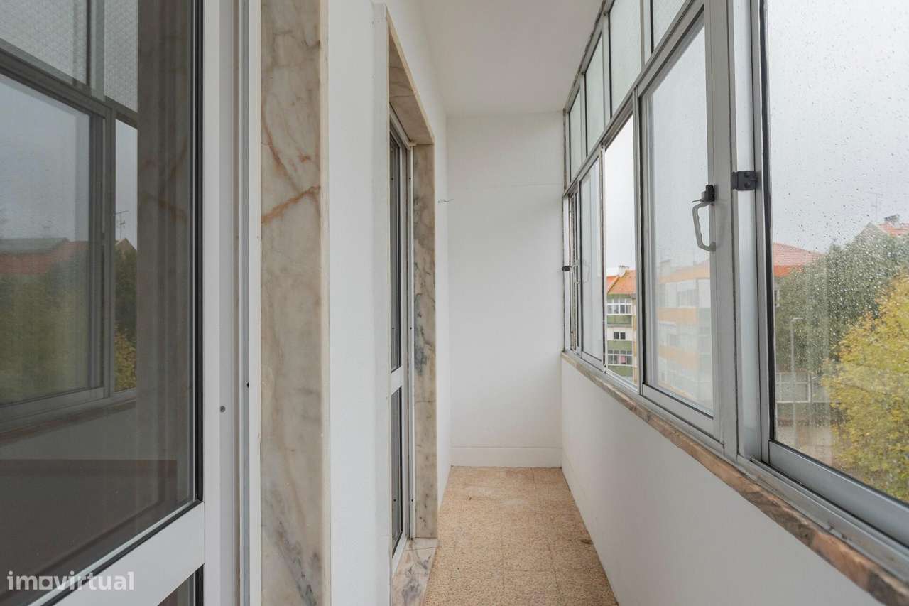 T2 Duplex com 101 m2 e 2 WC – Um apto. diferente na Amadora-17