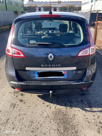 Dezmembrez Renault Scenic 3 1.9 dCi F9Q-870 2010 - 13