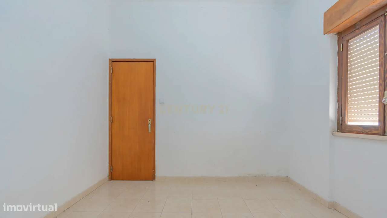 Moradia Isolada com Terreno de 1041 m² – Um Mundo de Possibilidades!-25