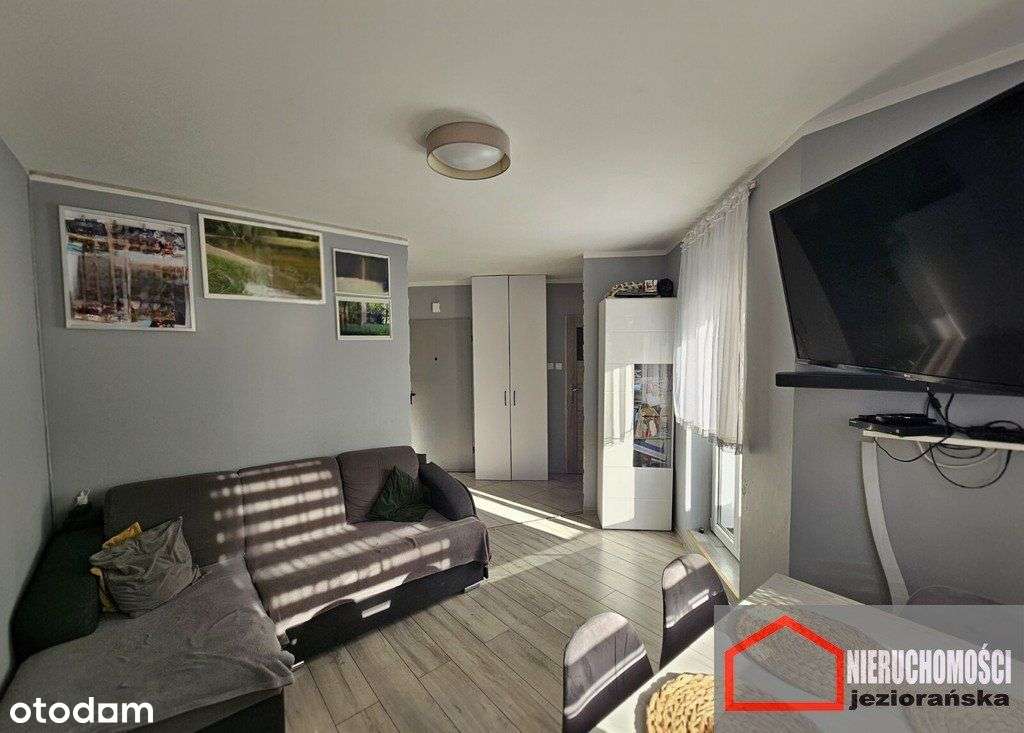 2 pokoje z balkonem i piwnicą - niski blok.-0