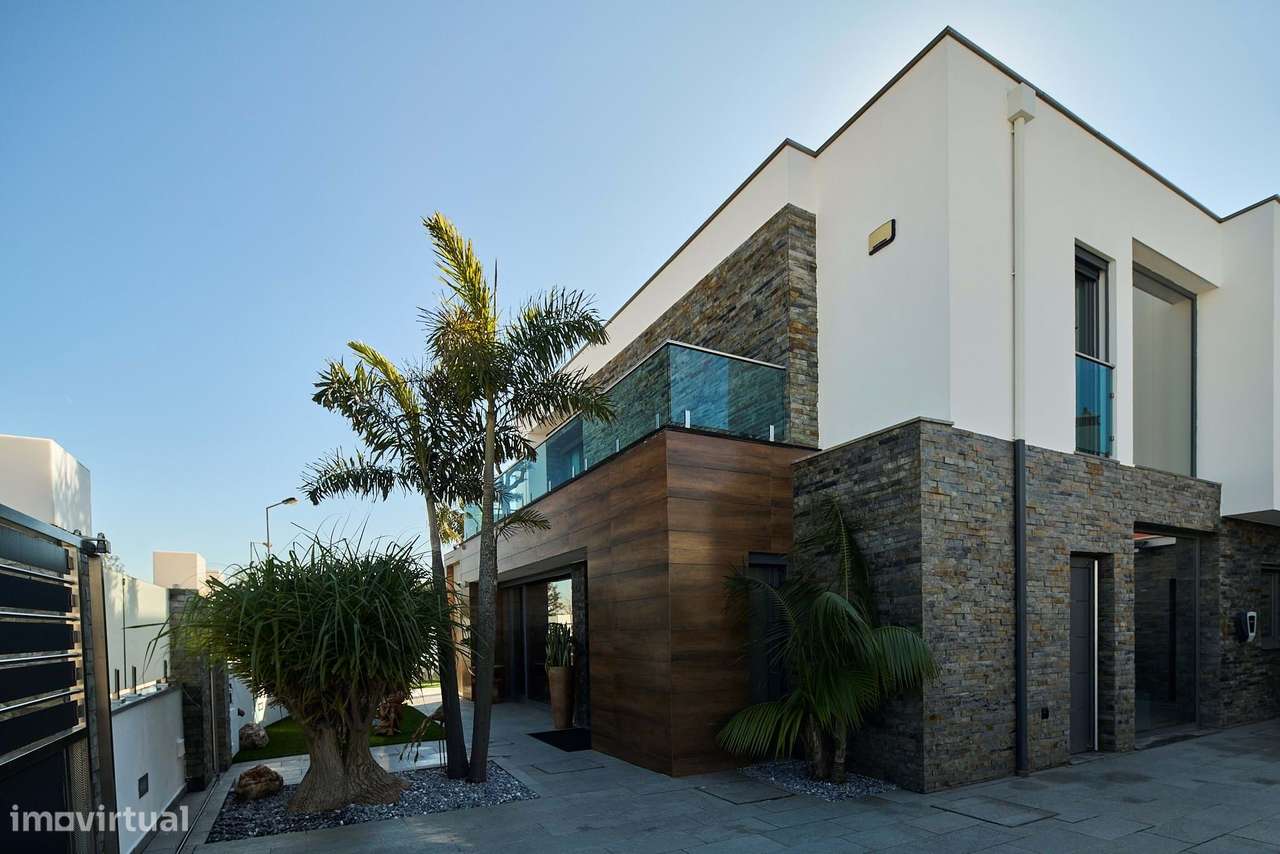 Moradia T4 com  piscina e jardim em zona privilegiada, Charneca da Cap-27