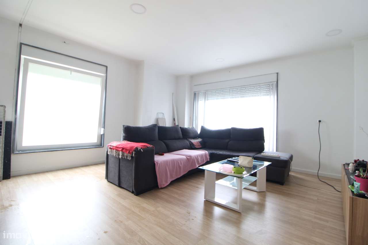 Loja totalmente transformada numa habitação na Serra das Minas - Grande imagem: 2/21