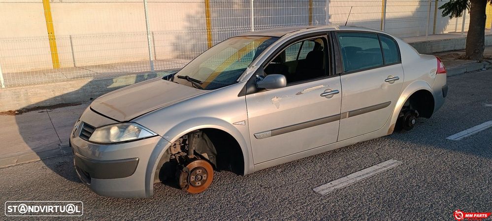 CAIXA DE RELES FUSÍVEIS RENAULT MEGANE II - 1