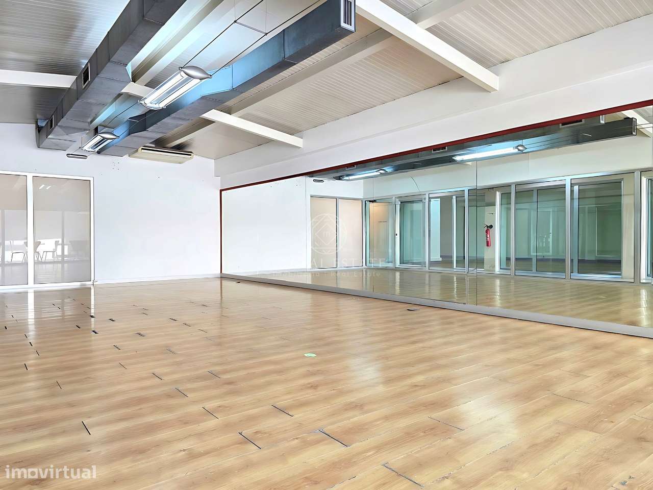 Espaço Comercial com 575 m² para Clínica, Ginásio ou Centro de Saúde n-36