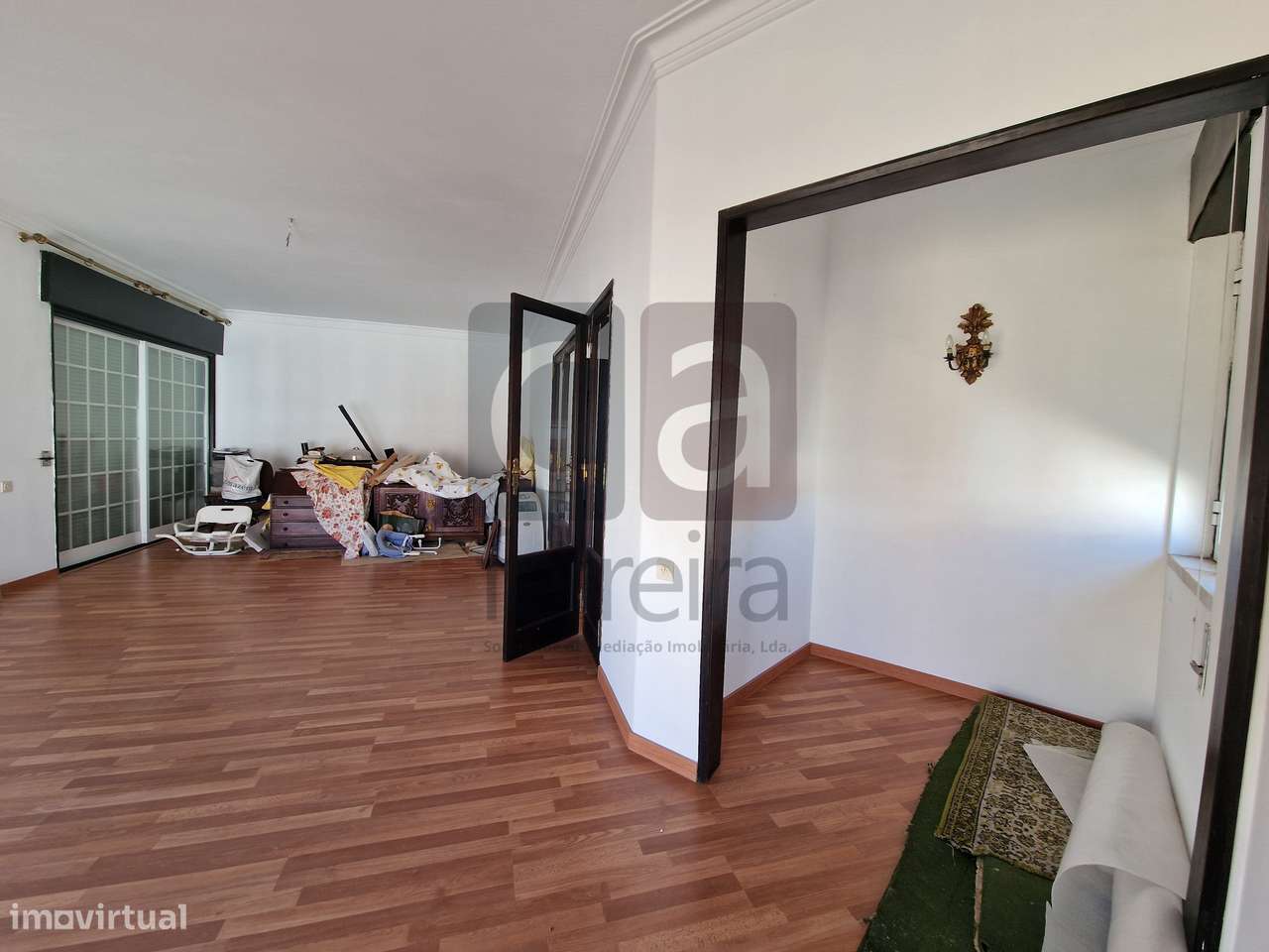 Moradia T3+1 no centro de Almeirim com garagem ampla e quintal-28