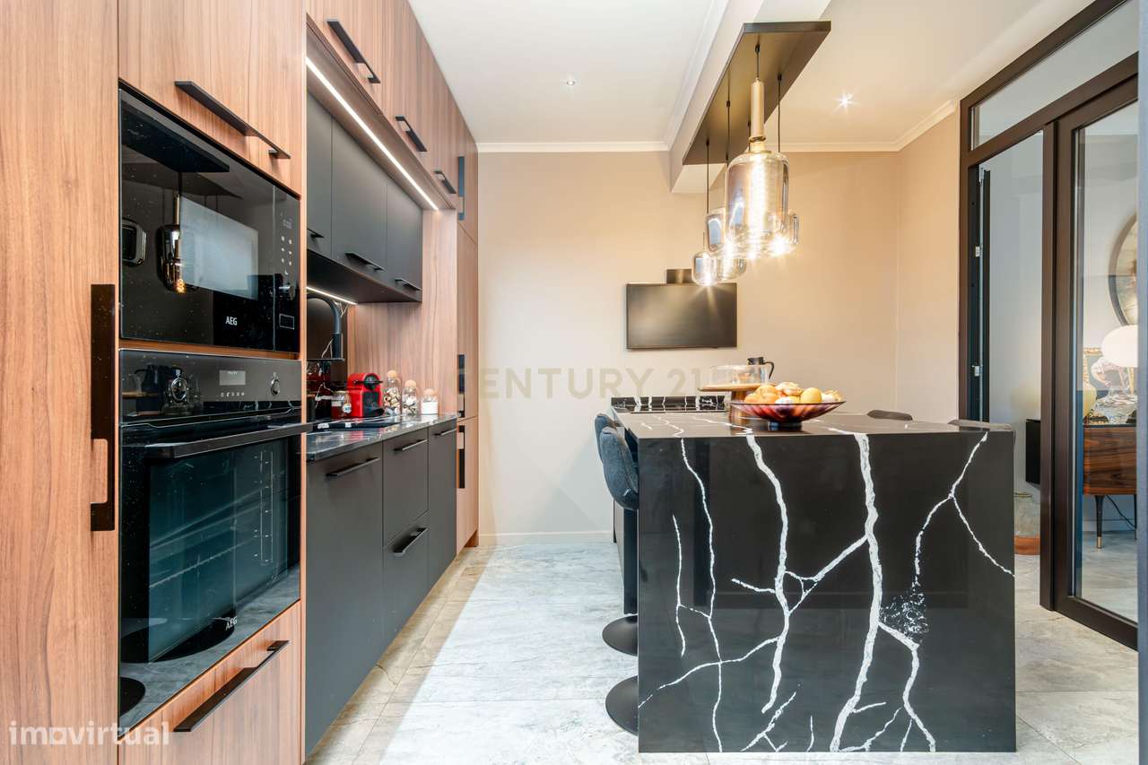 Apartamento de Excelência com Vista Parque – Localização Premium no Ce-17