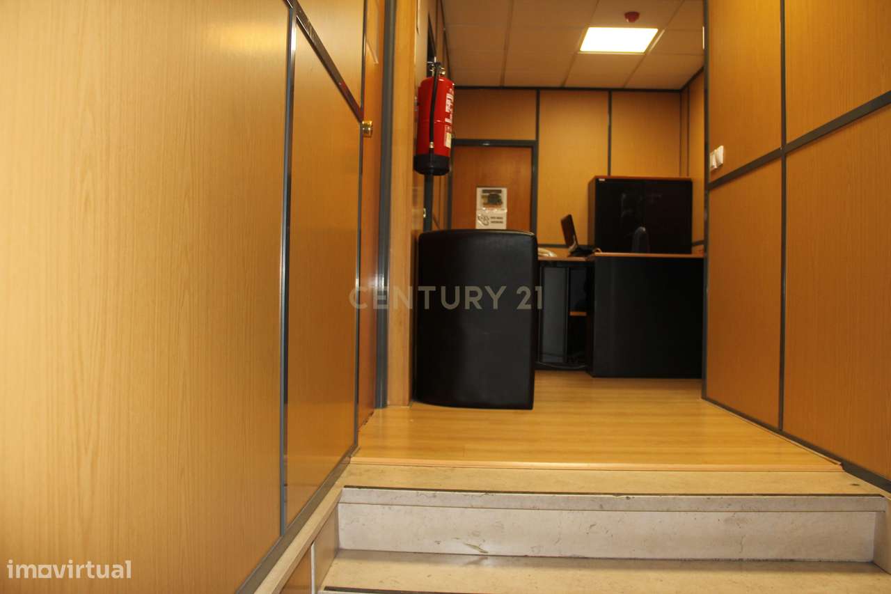 Centro de Escritórios Santa Catarina, em Linda Velha- NEGÓCIO PARA INV - Grande imagem: 4/17