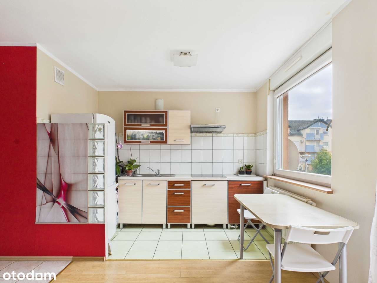 Ustawna kawalerka z sypialnią i balkonem, słoneczne i ciepłe-0