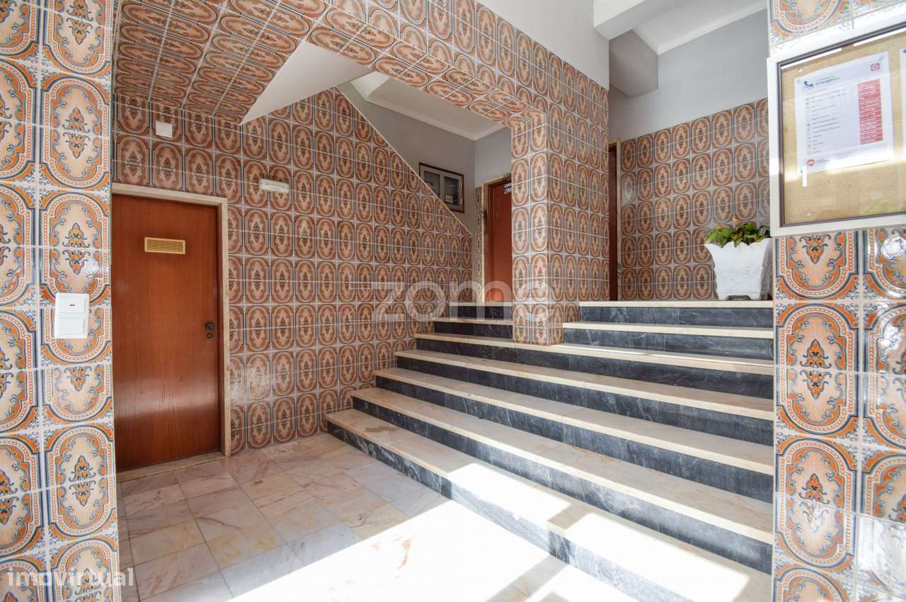 Apartamento T2 à venda no Carregado-20