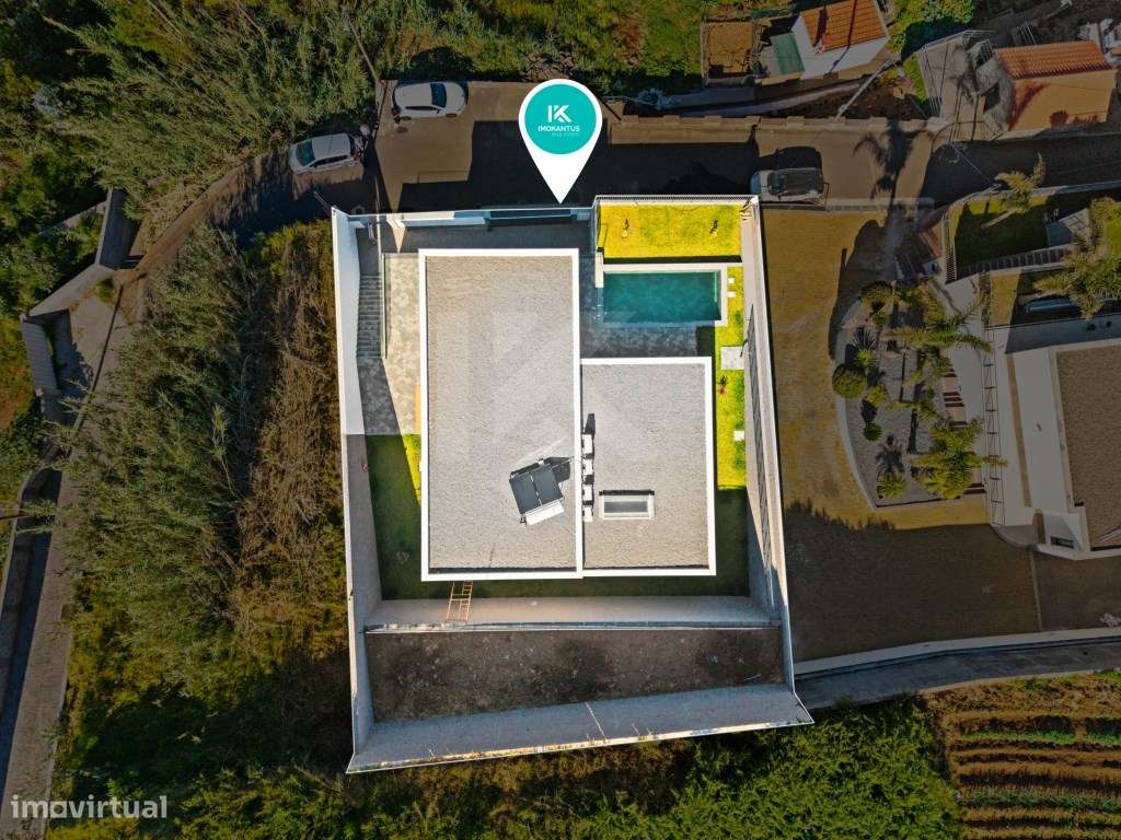 Moradia T3 com Piscina e Vista Mar no Arco da Calheta-39