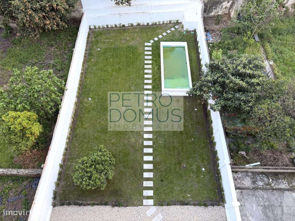 T2 TOTALMENTE REMODELADO EM CONDOMÍNIO COM PISCINA - PENHA DE FRANÇA-1