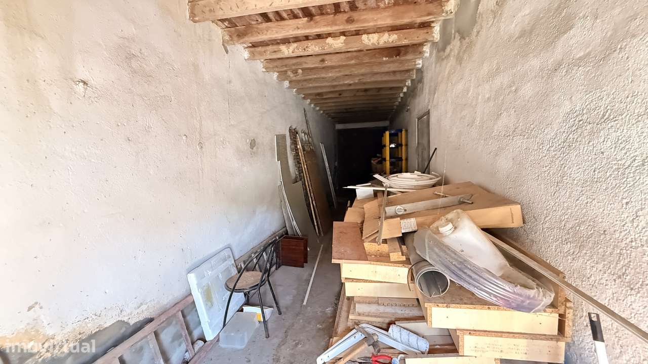 Moradia Térrea T4 no Cartaxo com Potencial de Duas Habitações-22