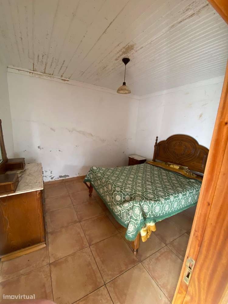 Moradia Geminada T1 p/ recuperar - Oportunidade! - Grande imagem: 3/10