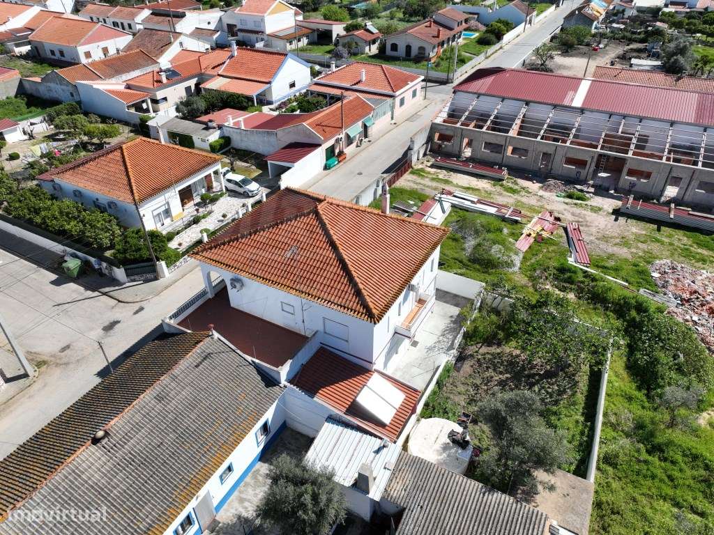 Moradia T4+3 com garagem, terraço e logradouro nas Ermidas-Sado-42