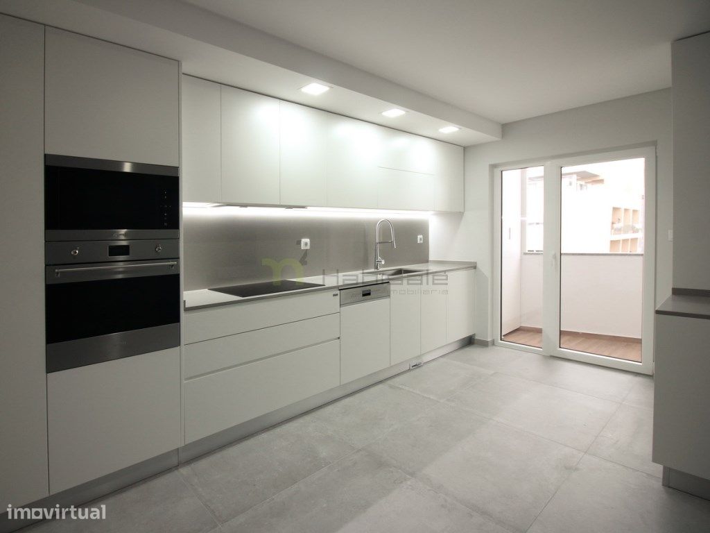 Excelente apartamento T3 Novo no Centro de Carcavelos com Acabament... - Grande imagem: 1/18