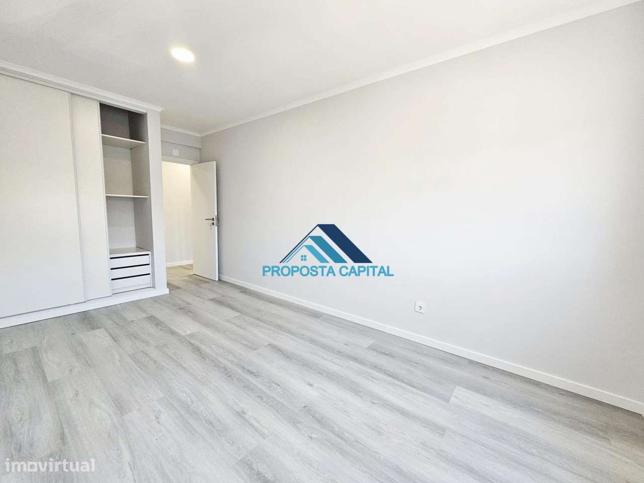 APARTAMENTO T4 REMODELADO CENTRO AMORA-29
