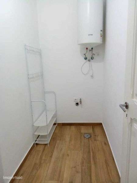 Apartamento T2 sem mobíliatotalmente renovado. Quintal privativo. - Grande imagem: 4/10