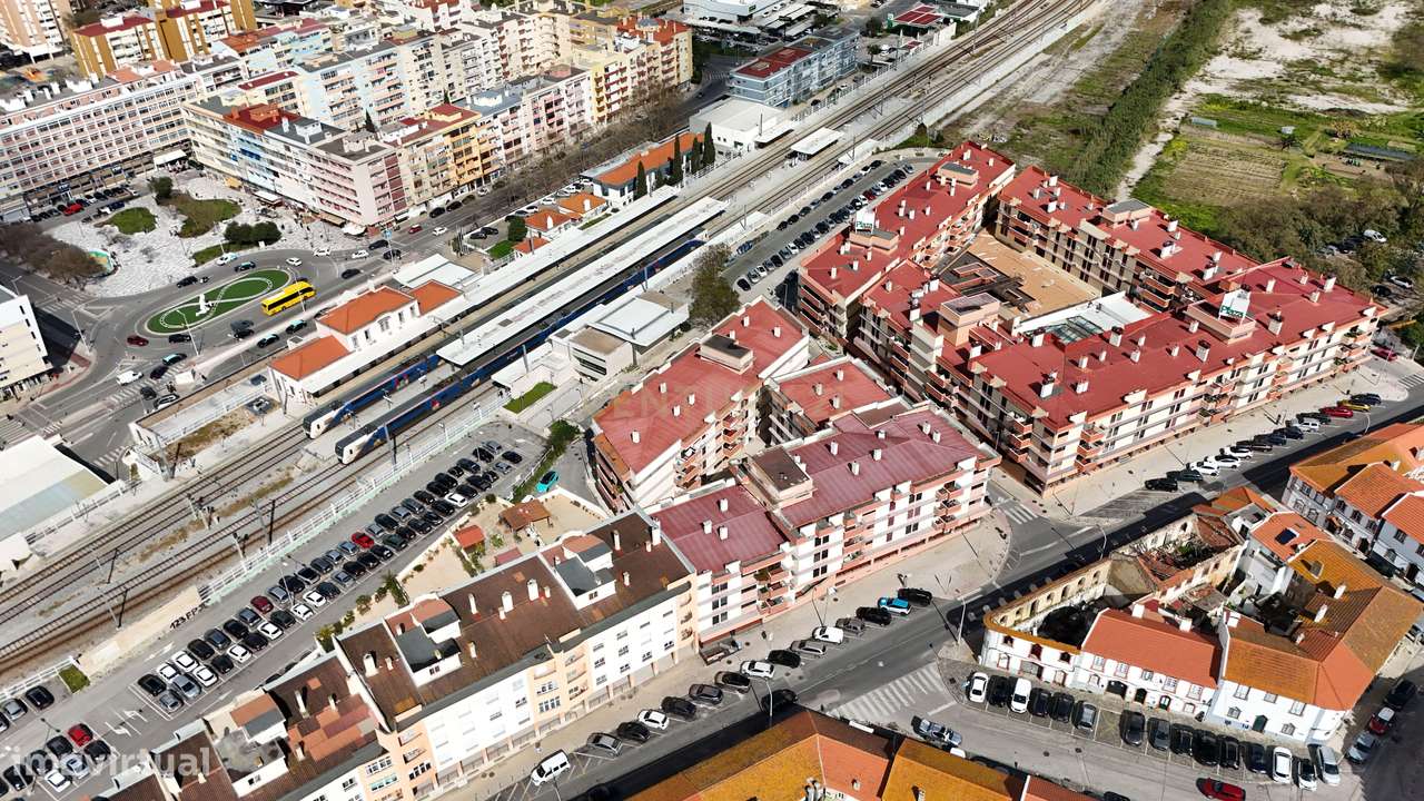 Apartamento T3 com Varanda, Arrecadação e Três Lugares de Parqueamento-27