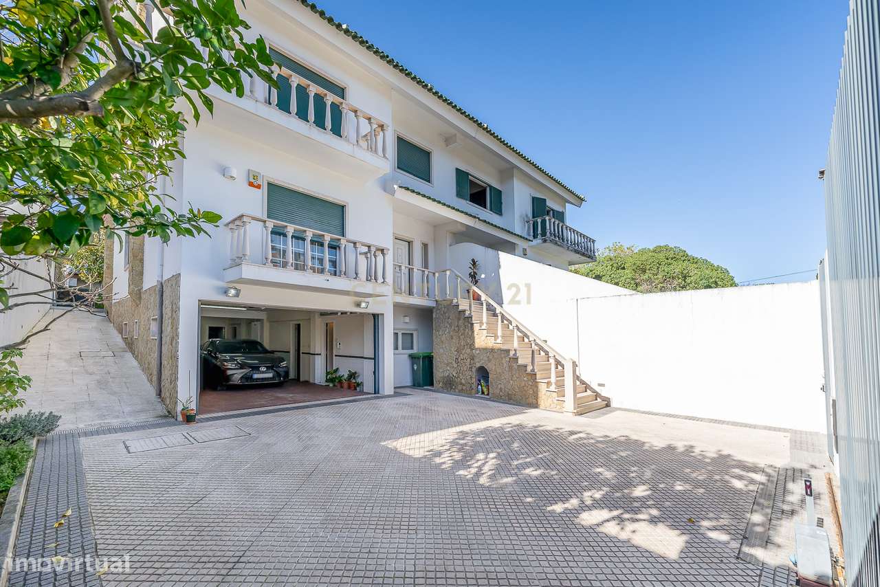 Moradia de Luxo T4 com Piscina e Jardim em Alvalade-7