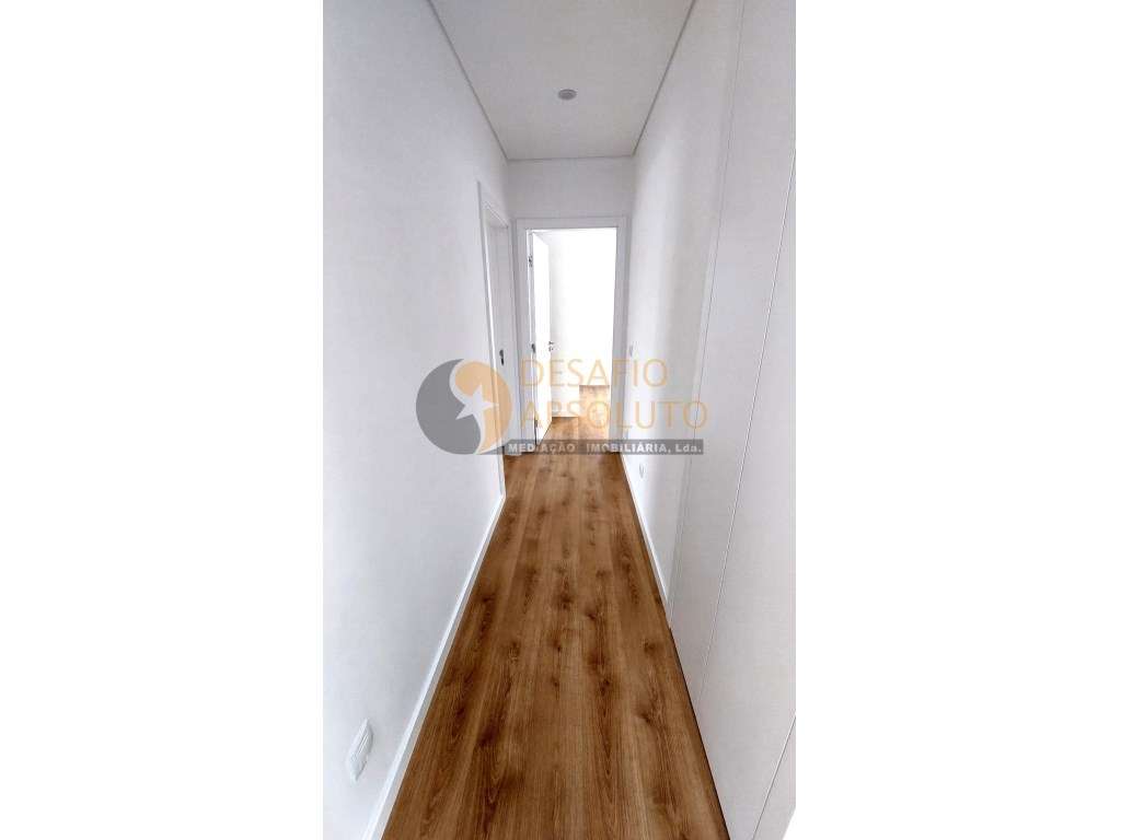 Moradia Geminada T4, Duplex. Fernão Ferro - Grande imagem: 5/17