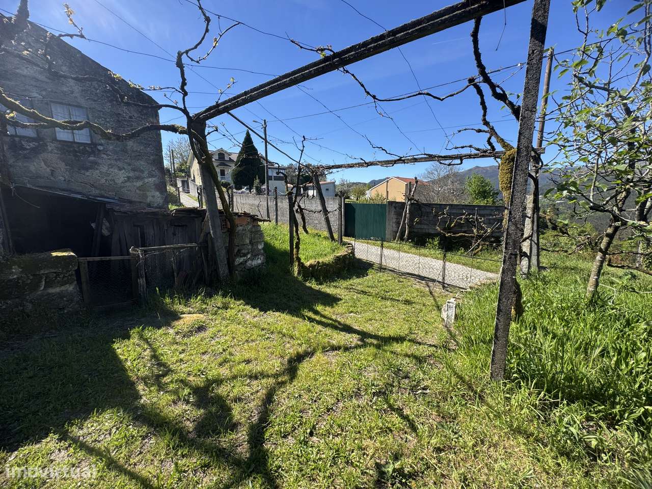 Moradia em granito p/ recuperar – Oliveira de Frades-17