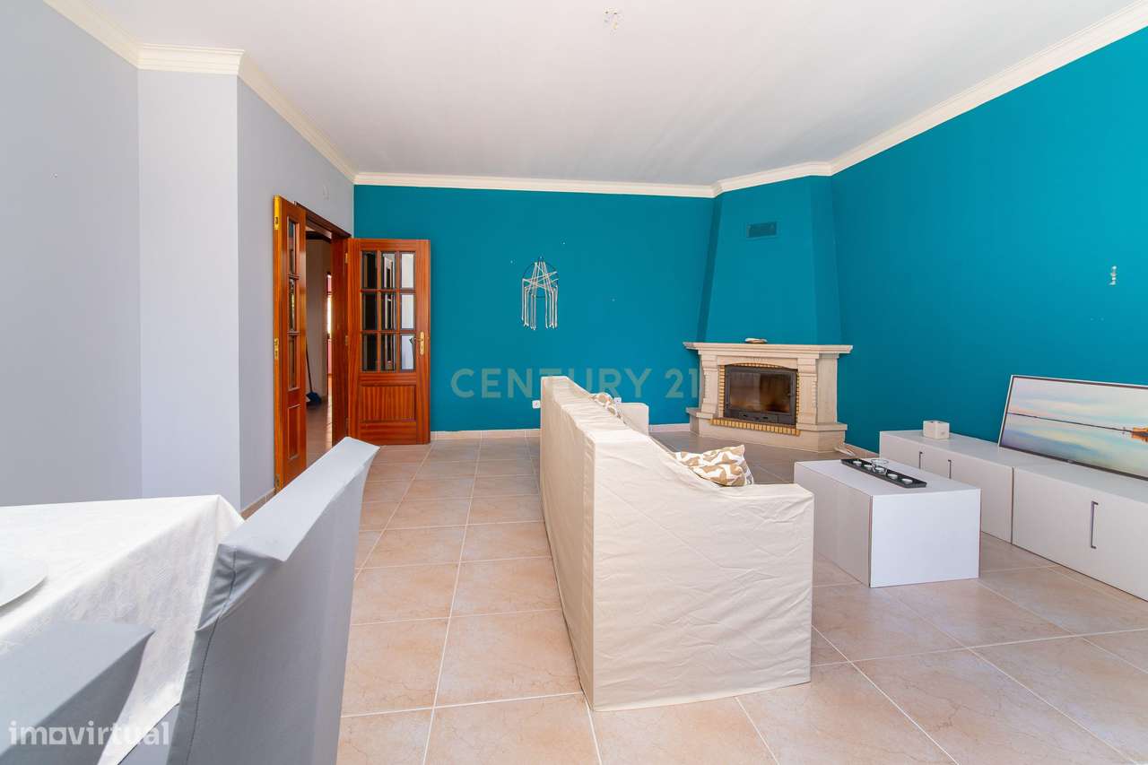 Apartamento T3 em Alcochete com garagem e arrecadação - Oportunidade Ú-8