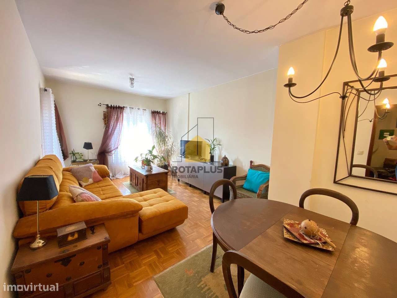 Apartamento T1+1 com Excelente Varanda e Garagem-8