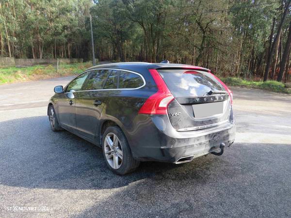 Volvo V60 I 2.4 Hybrid (280Cv) de 2019 - Peças Usadas (8717) - 3